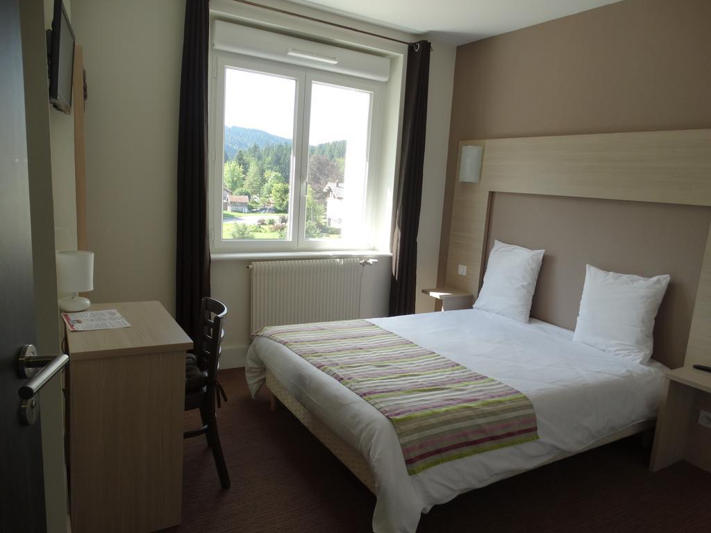 Hotel Restaurant L Echo Du Lac Gérardmer Pokoj fotografie